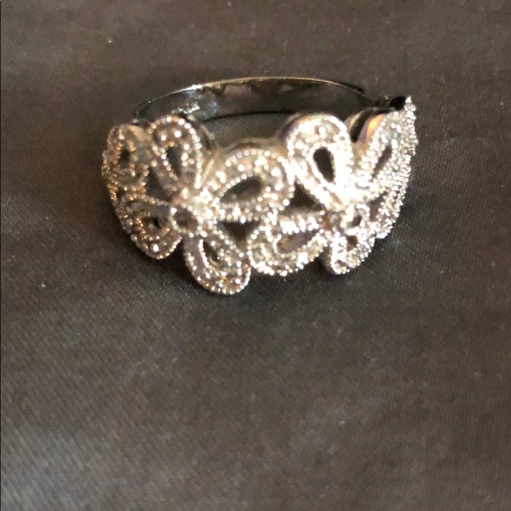 Flower engraved ring